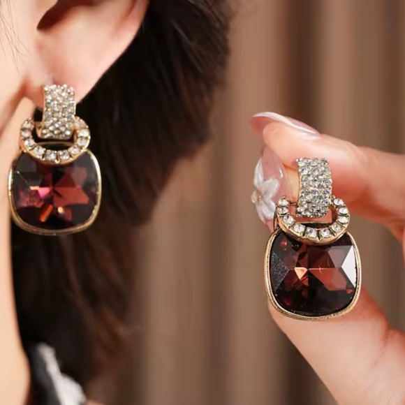 Vintage brown Crystal Earrings – Gold Sparkle Studs - Picture 4 of 11